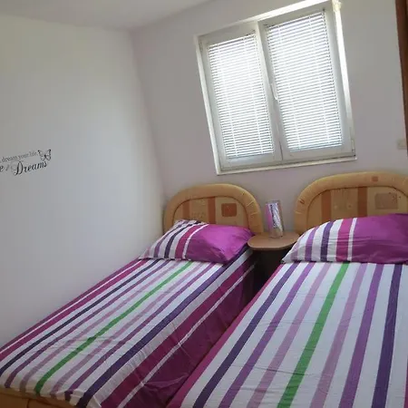 With A Parking Space - 11679 Rogoznica (Sibenik-Knin)